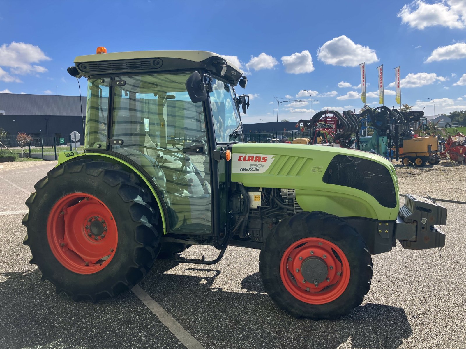 Traktor typu CLAAS NEXOS 230 F, Gebrauchtmaschine v AILLAS (Obrázek 4)