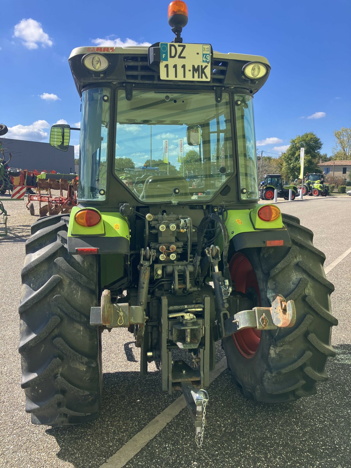 Traktor typu CLAAS NEXOS 230 F, Gebrauchtmaschine v AILLAS (Obrázek 3)