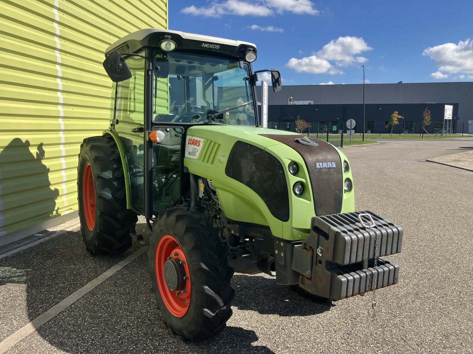 Traktor typu CLAAS NEXOS 230 F, Gebrauchtmaschine v AILLAS (Obrázek 5)