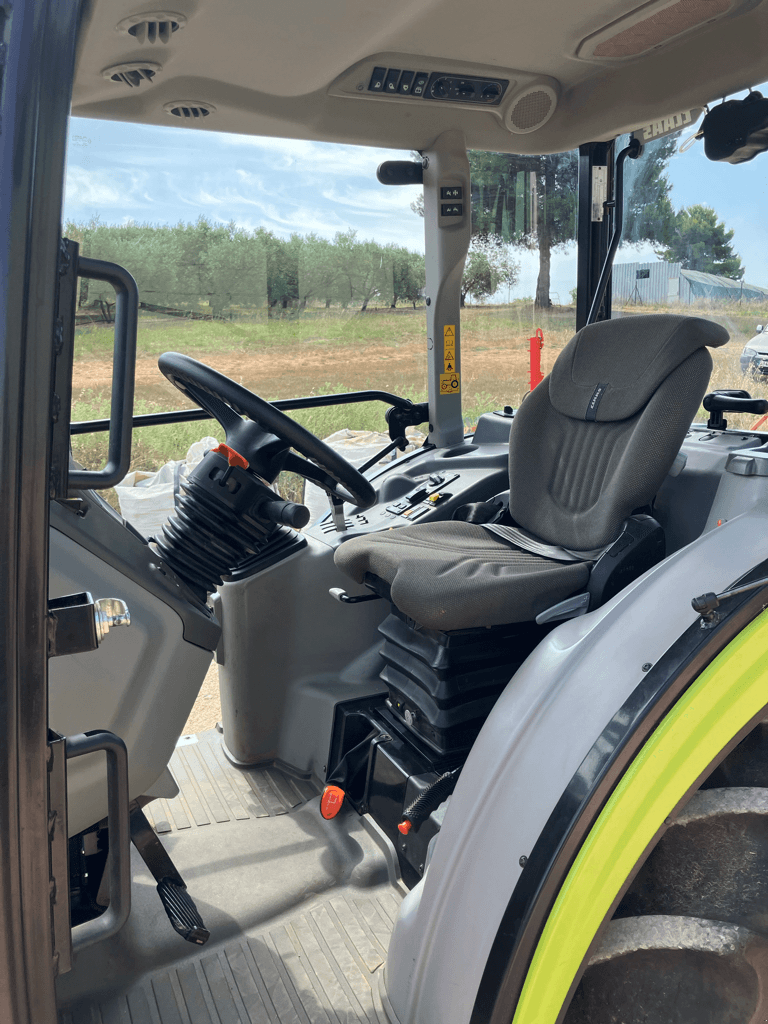 Traktor des Typs CLAAS NEXOS 230 M LS+, Gebrauchtmaschine in SAINT ANDIOL (Bild 11)