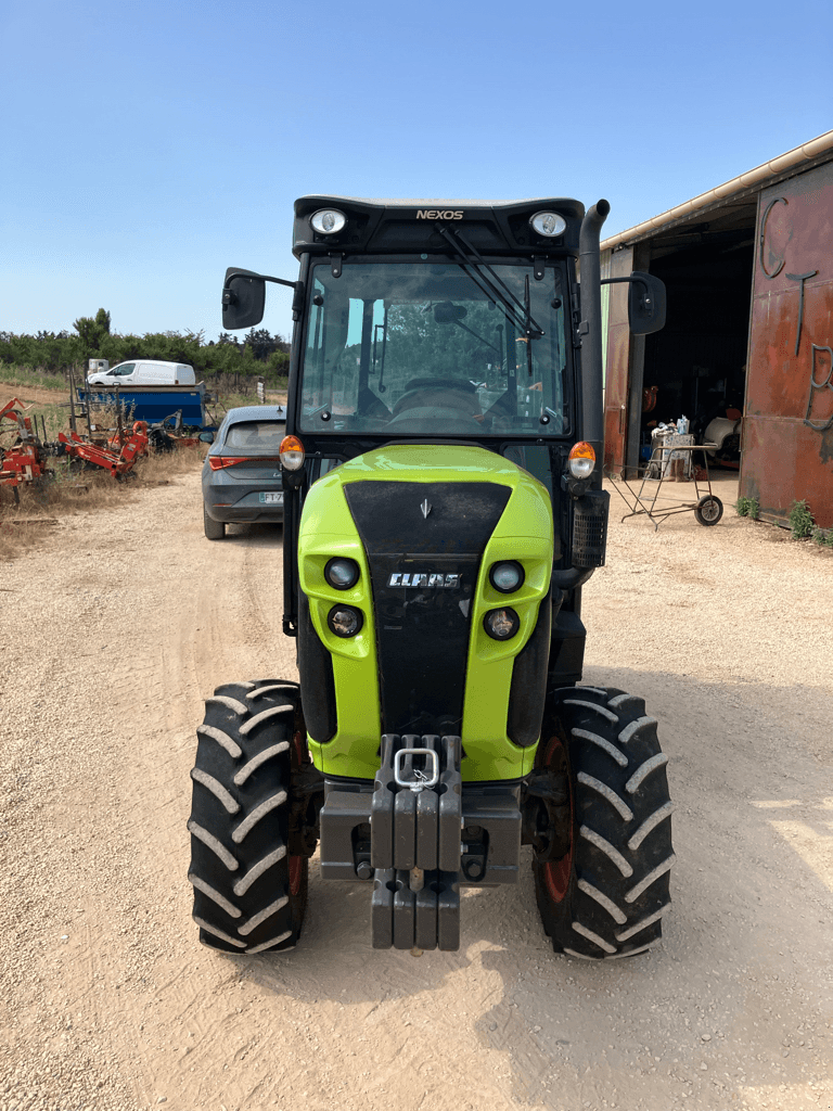 Traktor des Typs CLAAS NEXOS 230 M LS+, Gebrauchtmaschine in SAINT ANDIOL (Bild 3)