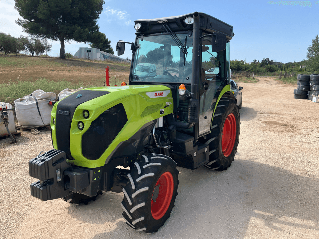 Traktor des Typs CLAAS NEXOS 230 M LS+, Gebrauchtmaschine in SAINT ANDIOL (Bild 1)