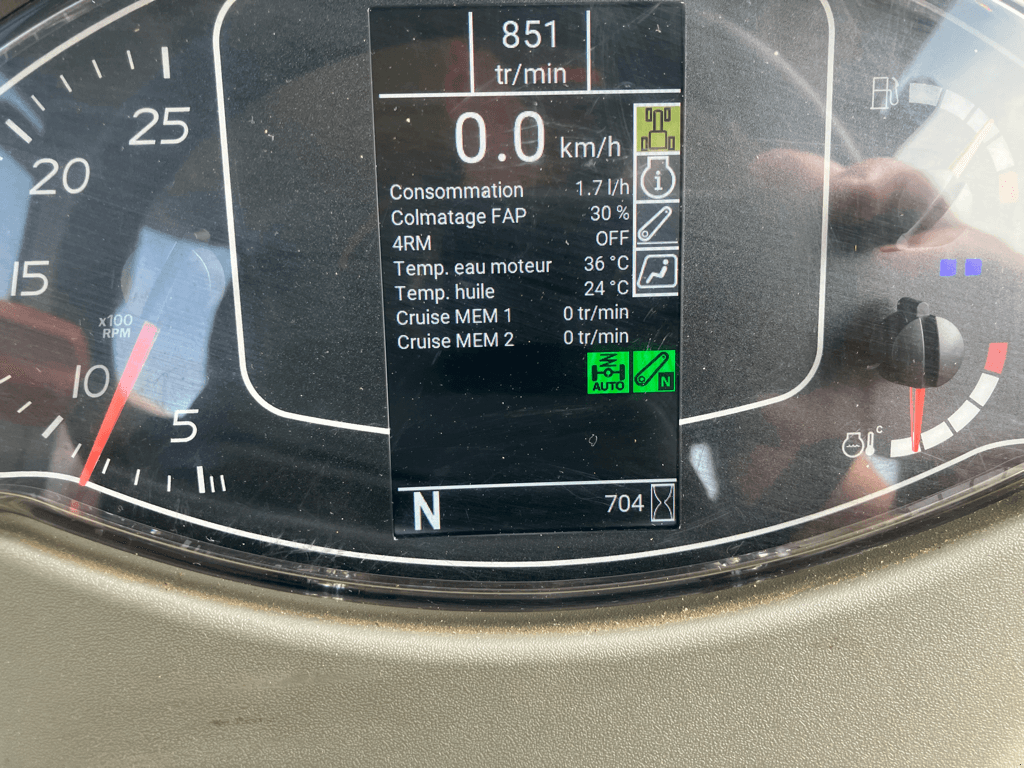 Traktor des Typs CLAAS NEXOS 230 M LS+, Gebrauchtmaschine in SAINT ANDIOL (Bild 9)