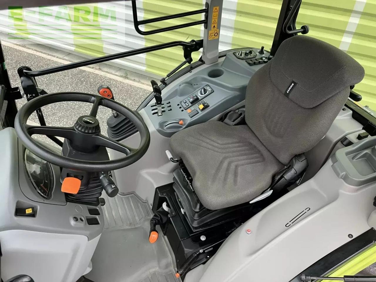 Traktor des Typs CLAAS nexos 230 m, Gebrauchtmaschine in AILLAS (33 - GIRONDE) (Bild 10)