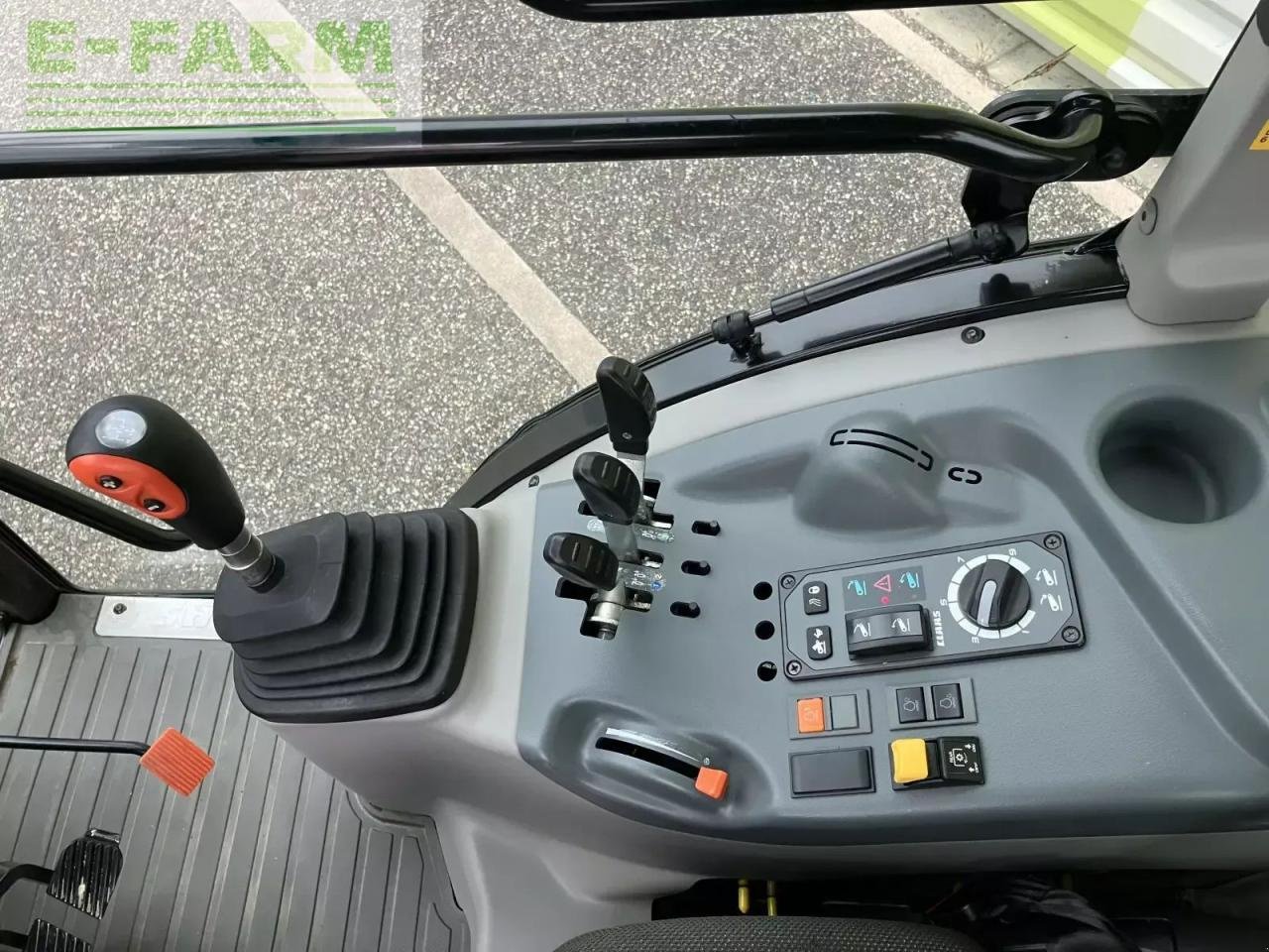 Traktor des Typs CLAAS nexos 230 m, Gebrauchtmaschine in AILLAS (33 - GIRONDE) (Bild 11)