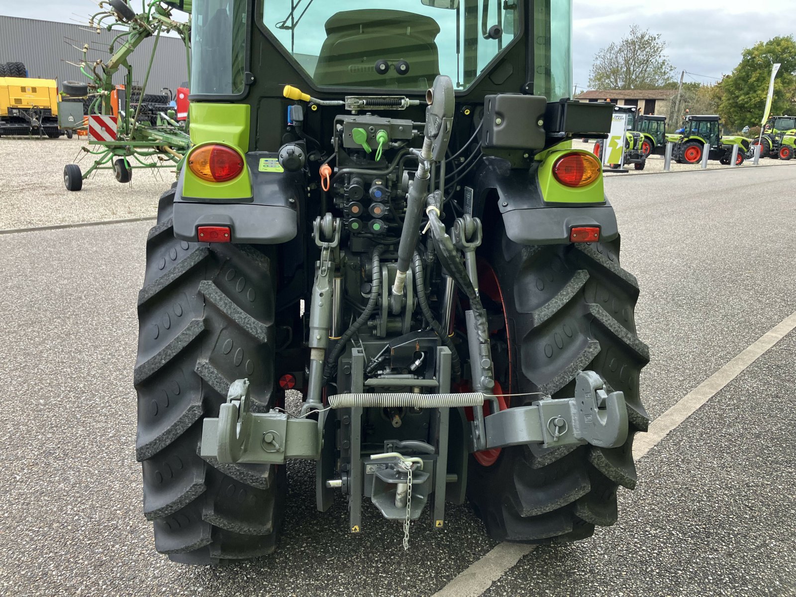 Traktor типа CLAAS NEXOS 230 M, Gebrauchtmaschine в AILLAS (Фотография 5)