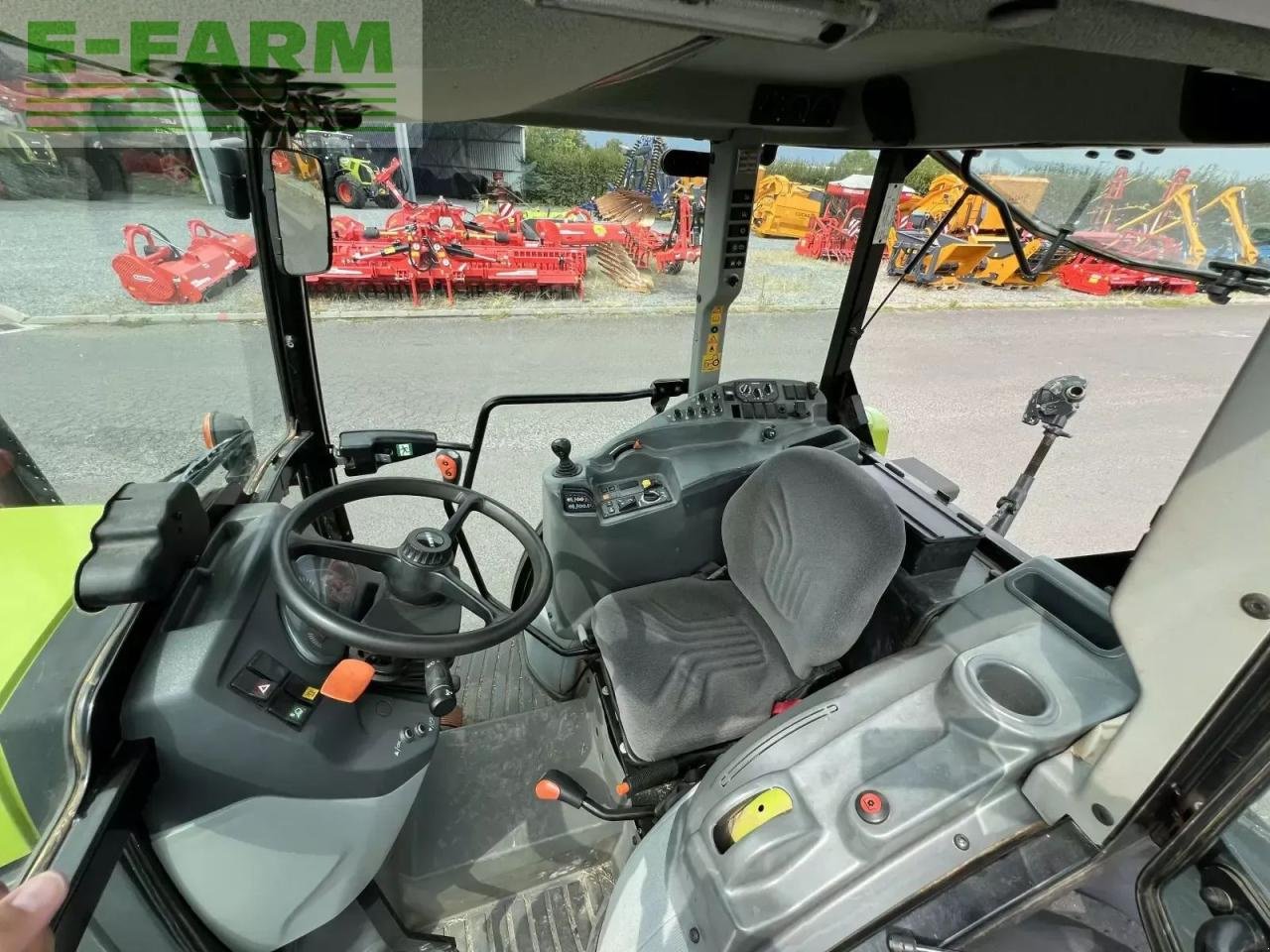 Traktor des Typs CLAAS nexos 230 vl VL, Gebrauchtmaschine in SAULZET (Bild 10)