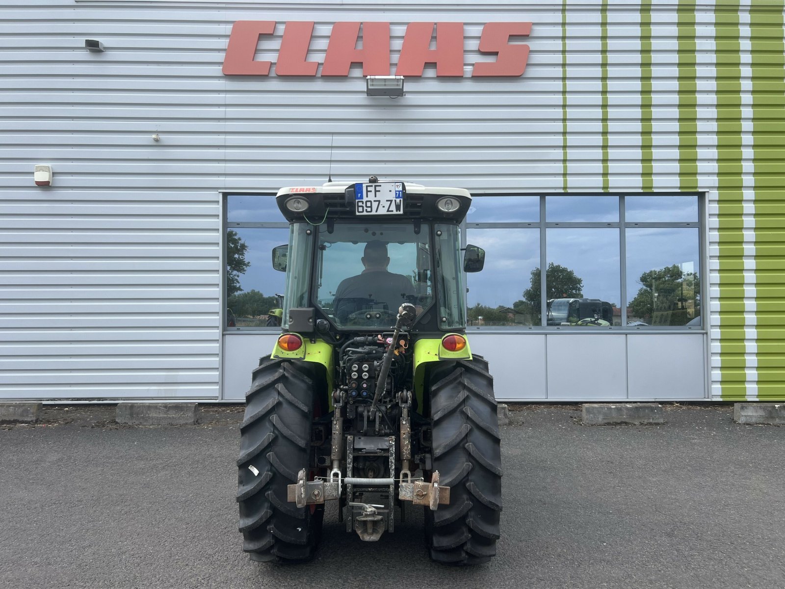 Traktor typu CLAAS NEXOS 230 VL, Gebrauchtmaschine v Gannat (Obrázek 7)
