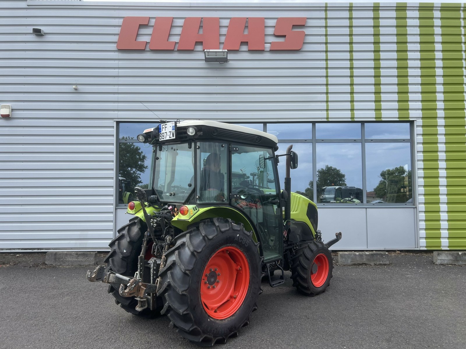 Traktor typu CLAAS NEXOS 230 VL, Gebrauchtmaschine v Gannat (Obrázek 8)