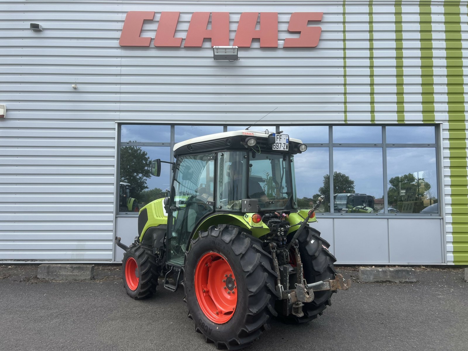Traktor typu CLAAS NEXOS 230 VL, Gebrauchtmaschine v Gannat (Obrázek 5)