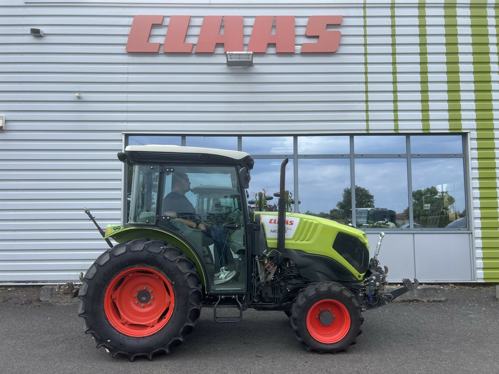 Traktor typu CLAAS NEXOS 230 VL, Gebrauchtmaschine v Gannat (Obrázek 9)