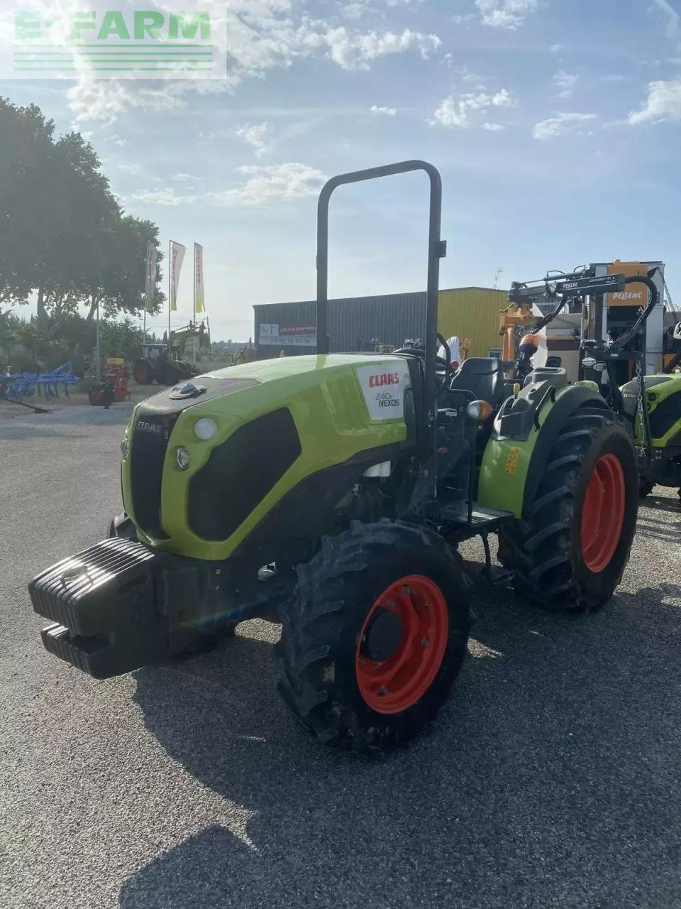 Traktor типа CLAAS nexos 240 f arceau 4rm F, Gebrauchtmaschine в ST ANDIOL (Фотография 2)