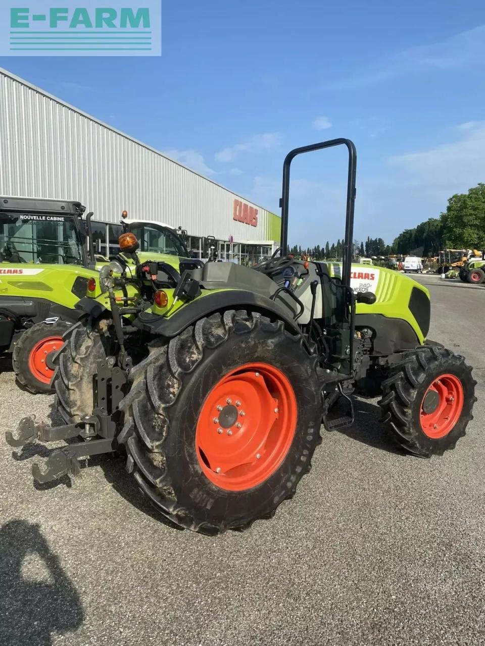 Traktor типа CLAAS nexos 240 f arceau 4rm F, Gebrauchtmaschine в ST ANDIOL (Фотография 3)