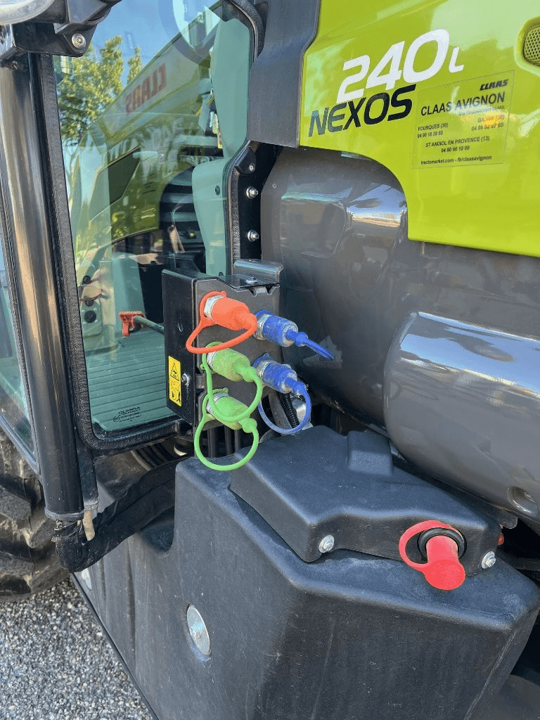 Traktor des Typs CLAAS NEXOS 240 L CABINE TRADITION, Gebrauchtmaschine in SAINT ANDIOL (Bild 10)