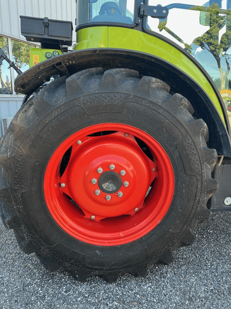 Traktor des Typs CLAAS NEXOS 240 L CABINE TRADITION, Gebrauchtmaschine in SAINT ANDIOL (Bild 7)