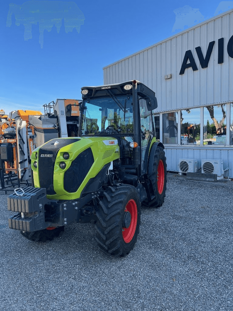 Traktor типа CLAAS NEXOS 240 L CABINE TRADITION, Gebrauchtmaschine в SAINT ANDIOL (Фотография 2)
