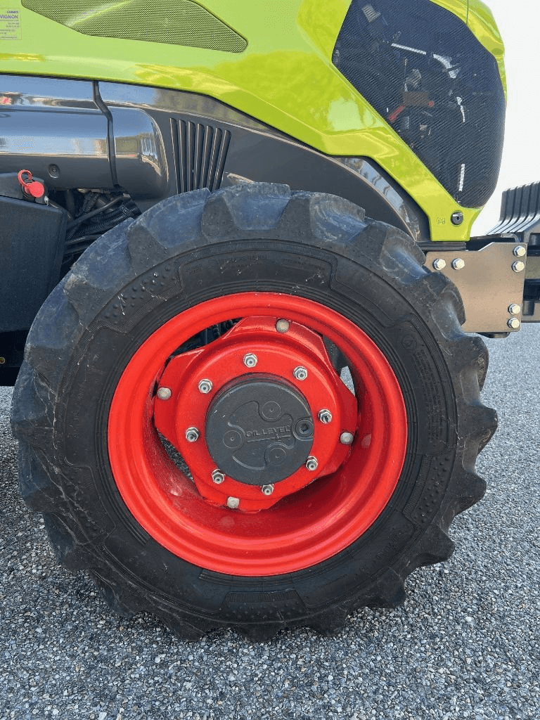 Traktor des Typs CLAAS NEXOS 240 L CABINE TRADITION, Gebrauchtmaschine in SAINT ANDIOL (Bild 8)