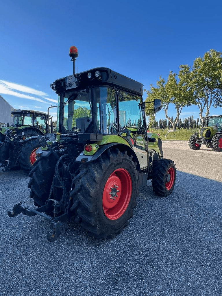 Traktor des Typs CLAAS NEXOS 240 L CABINE TRADITION, Gebrauchtmaschine in SAINT ANDIOL (Bild 3)