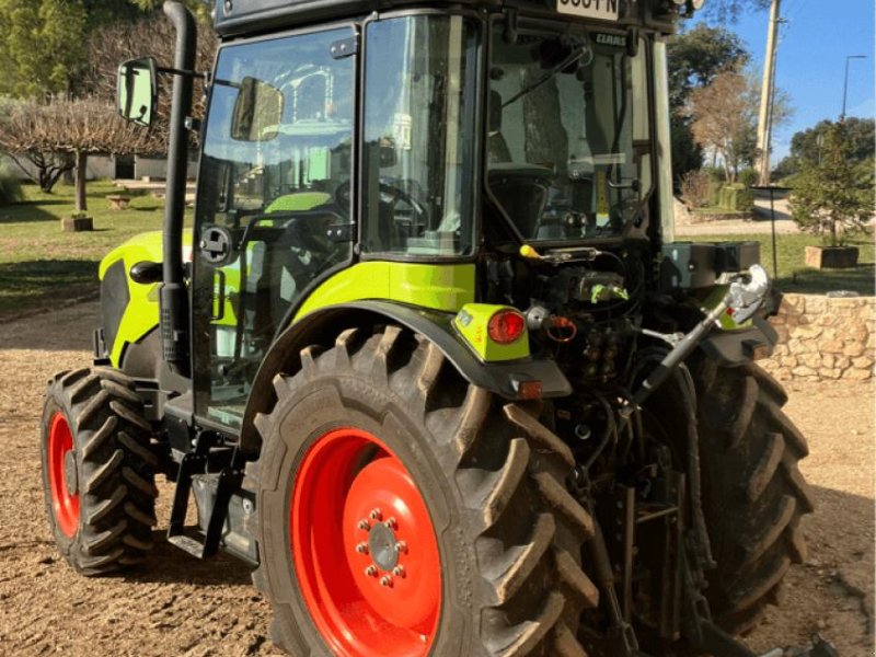 Traktor от тип CLAAS nexos 240 l cabine, Gebrauchtmaschine в ST ANDIOL (Снимка 1)