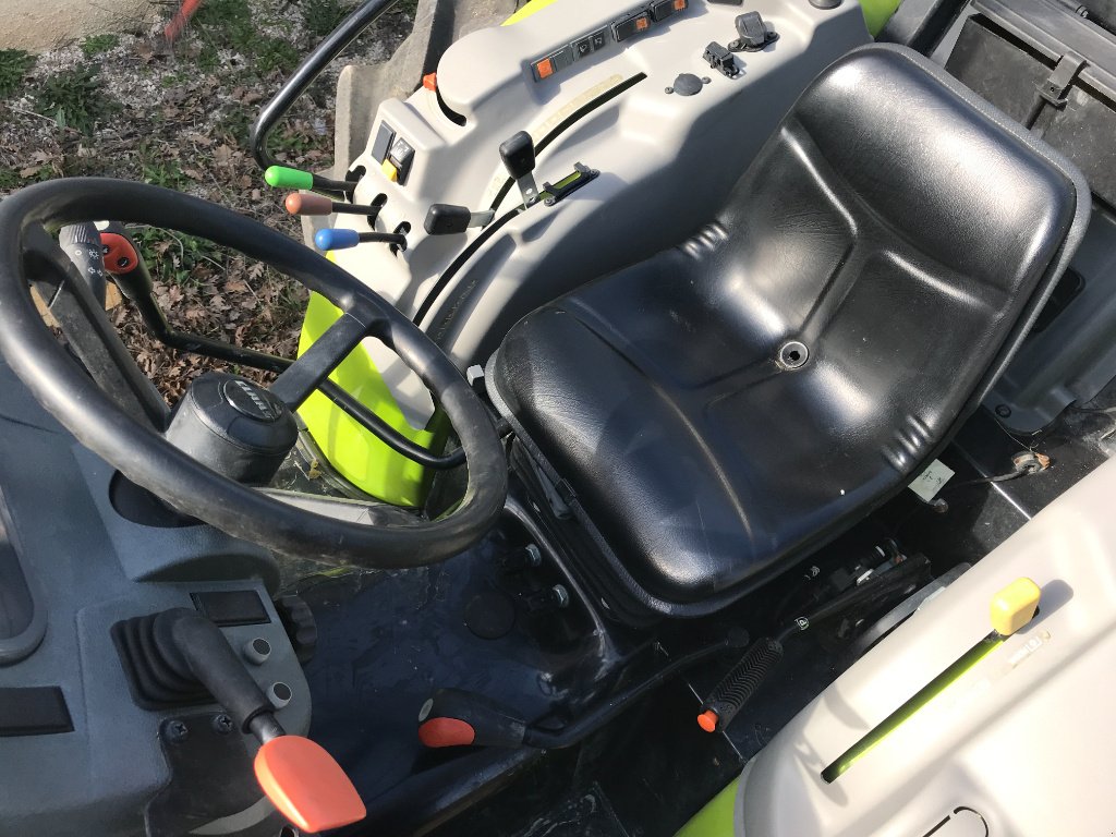 Traktor typu CLAAS Nexos 240 LD, Gebrauchtmaschine v MORLHON LE HAUT (Obrázek 10)