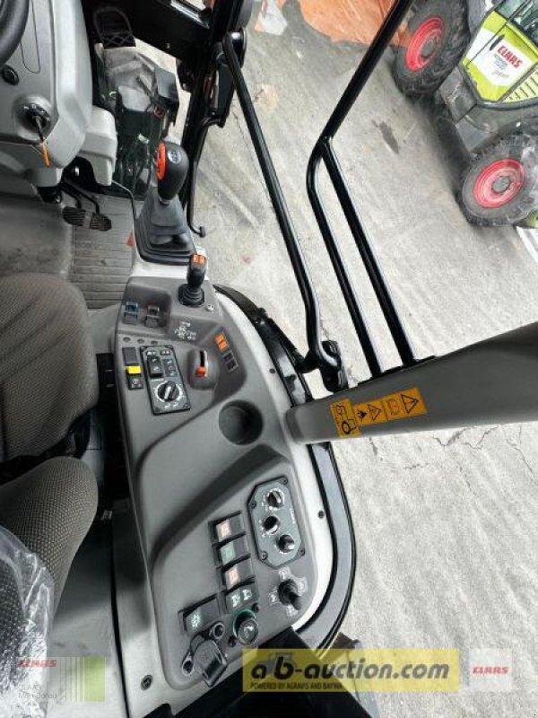 Traktor of the type CLAAS NEXOS 240 M ADVANCED VF, Vorführmaschine in Wassertrüdingen (Picture 7)