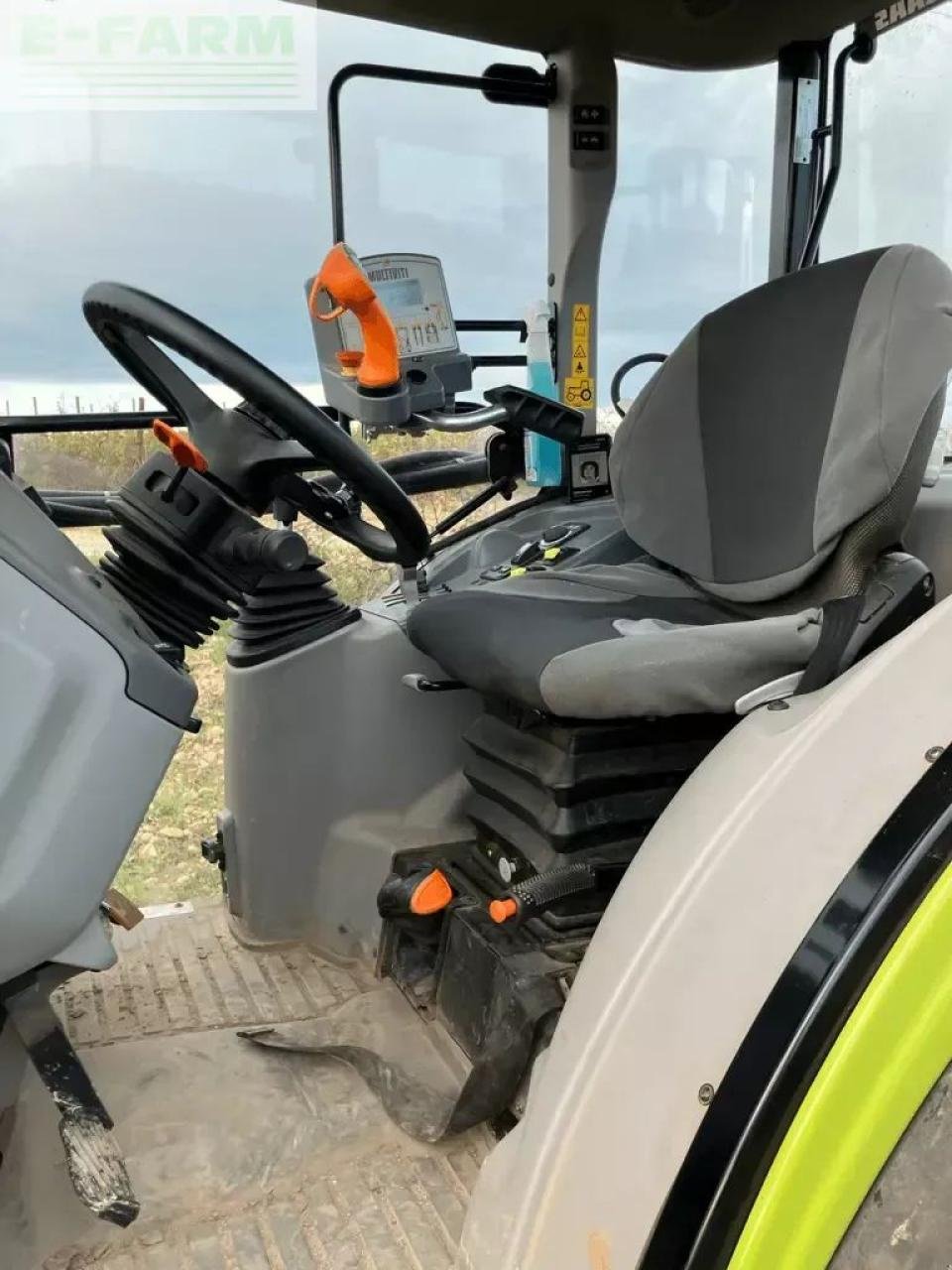 Traktor typu CLAAS nexos 240 m tradition, Gebrauchtmaschine v ST ANDIOL (Obrázek 2)