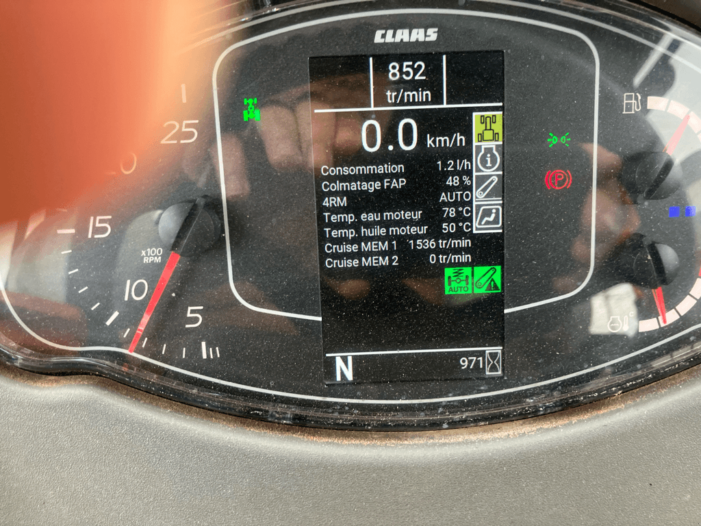 Traktor des Typs CLAAS NEXOS 240 M TRADITION, Gebrauchtmaschine in SAINT ANDIOL (Bild 9)