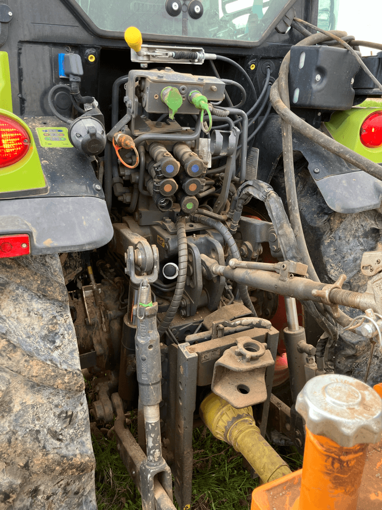 Traktor des Typs CLAAS NEXOS 240 M TRADITION, Gebrauchtmaschine in SAINT ANDIOL (Bild 7)