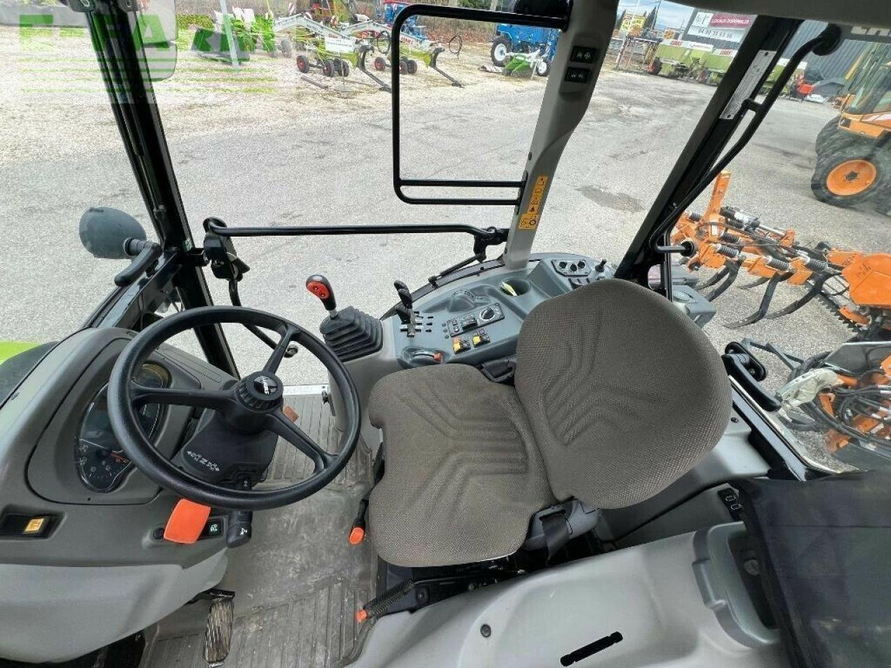 Traktor типа CLAAS nexos 240 m, Gebrauchtmaschine в ST ANDIOL (Фотография 14)