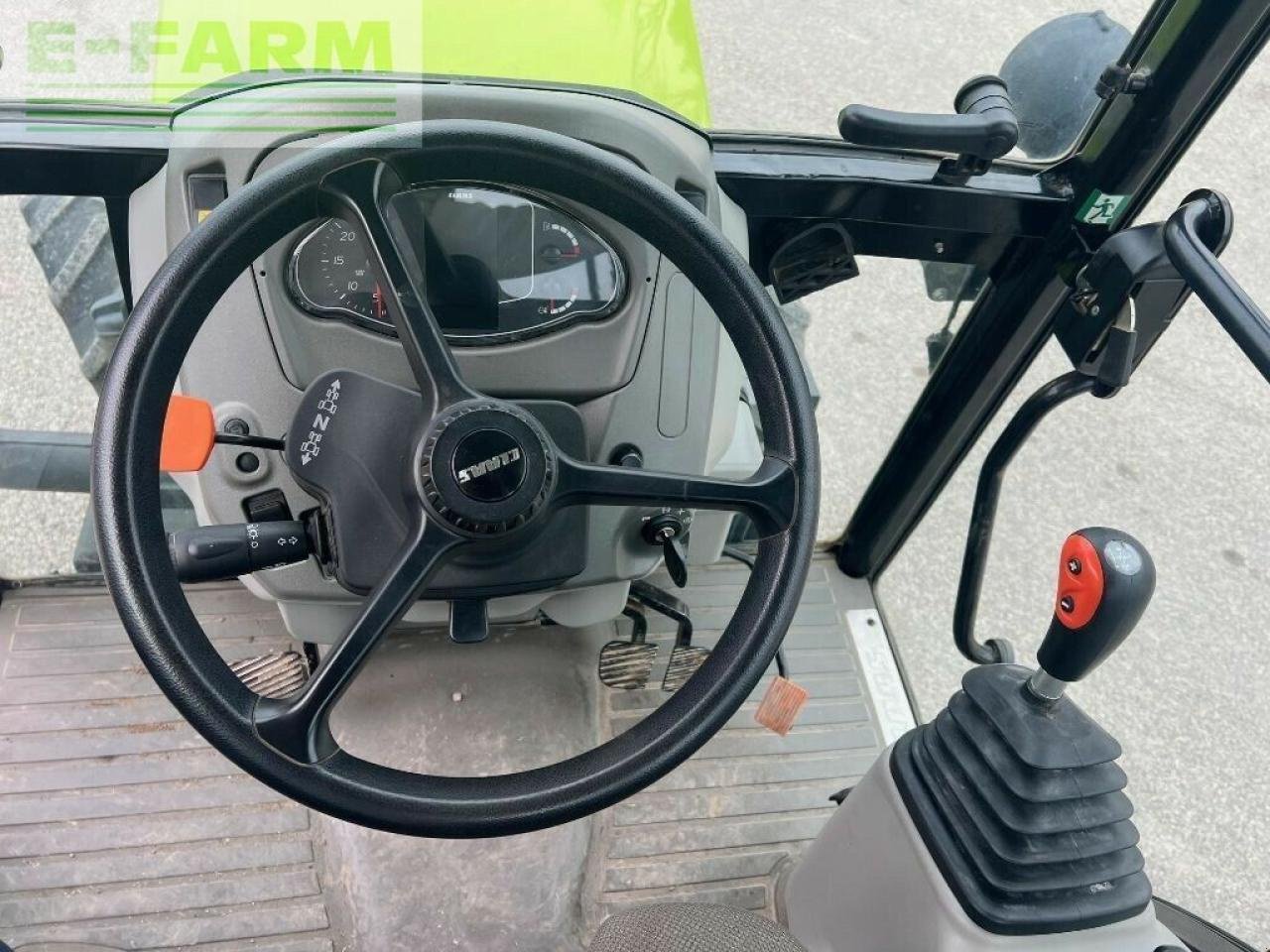 Traktor типа CLAAS nexos 240 m, Gebrauchtmaschine в ST ANDIOL (Фотография 16)