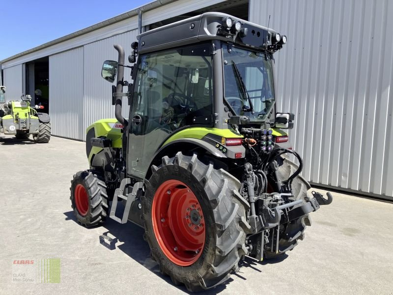 Traktor des Typs CLAAS NEXOS 240 S  ADVANCED, Neumaschine in Gollhofen (Bild 3)