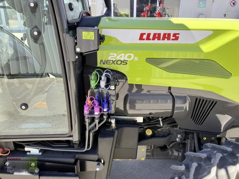 Traktor des Typs CLAAS NEXOS 240 S  ADVANCED, Neumaschine in Gollhofen (Bild 9)