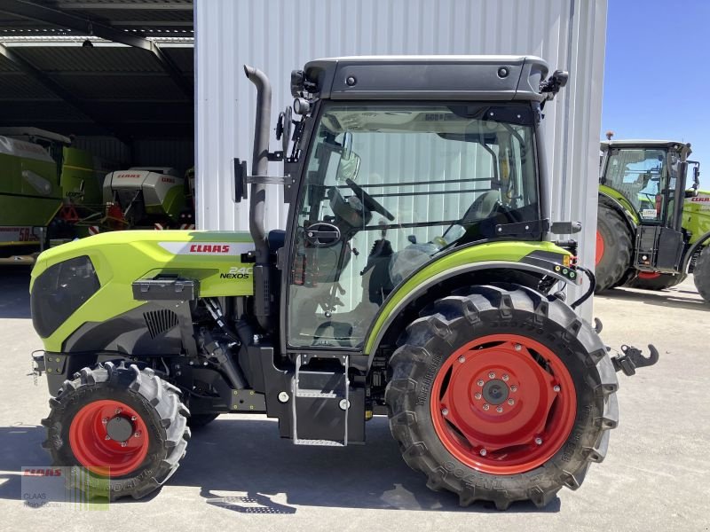 Traktor des Typs CLAAS NEXOS 240 S  ADVANCED, Neumaschine in Gollhofen (Bild 2)