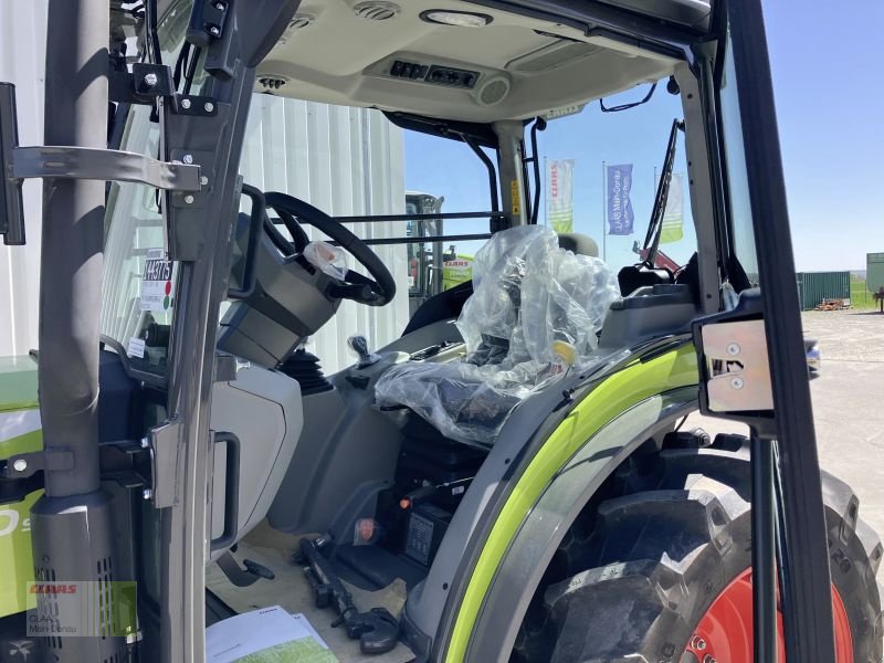 Traktor des Typs CLAAS NEXOS 240 S  ADVANCED, Neumaschine in Gollhofen (Bild 12)