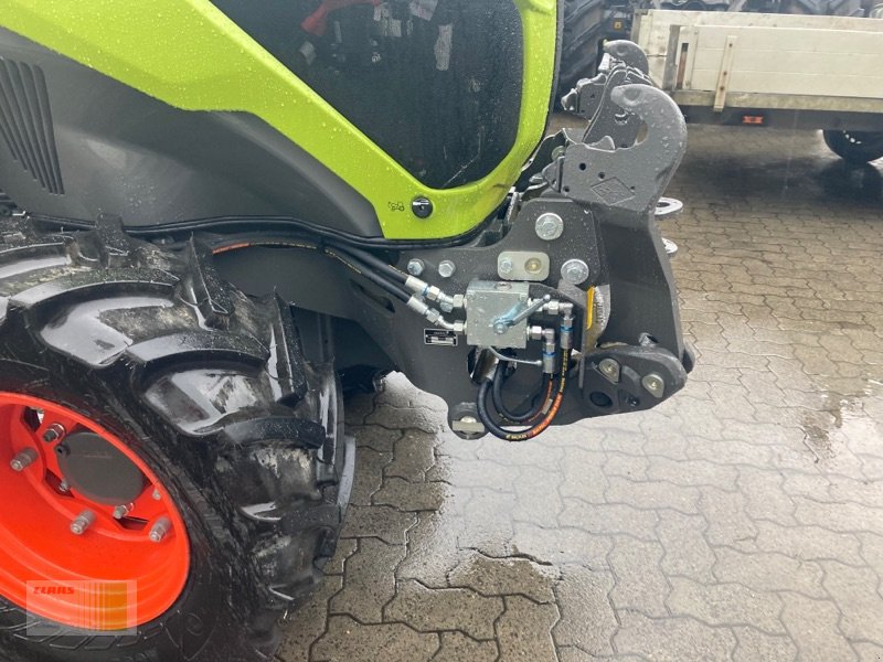 Traktor des Typs CLAAS NEXOS 240 S, Neumaschine in Alveslohe (Bild 12)