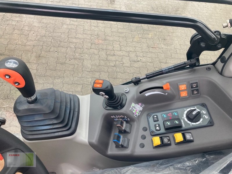 Traktor des Typs CLAAS NEXOS 240 S, Neumaschine in Alveslohe (Bild 14)