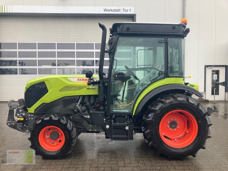 Traktor des Typs CLAAS NEXOS 240 S, Neumaschine in Alveslohe (Bild 1)