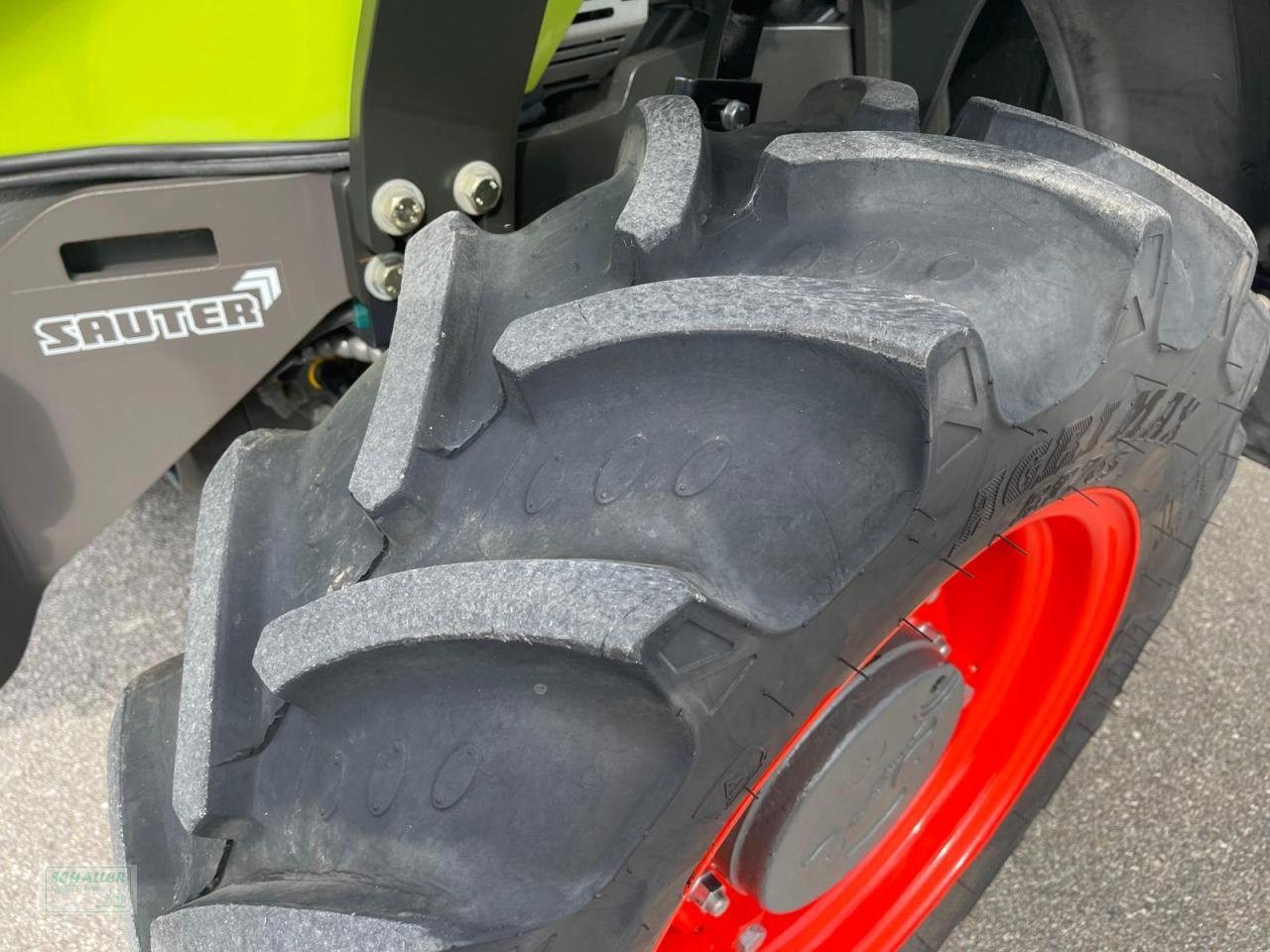 Traktor типа CLAAS Schmalspurtraktor Nexos 210F, Frontlader u. Frontzapfwelle, neuwertig 240Stunden, Gebrauchtmaschine в Geiselhöring (Фотография 10)