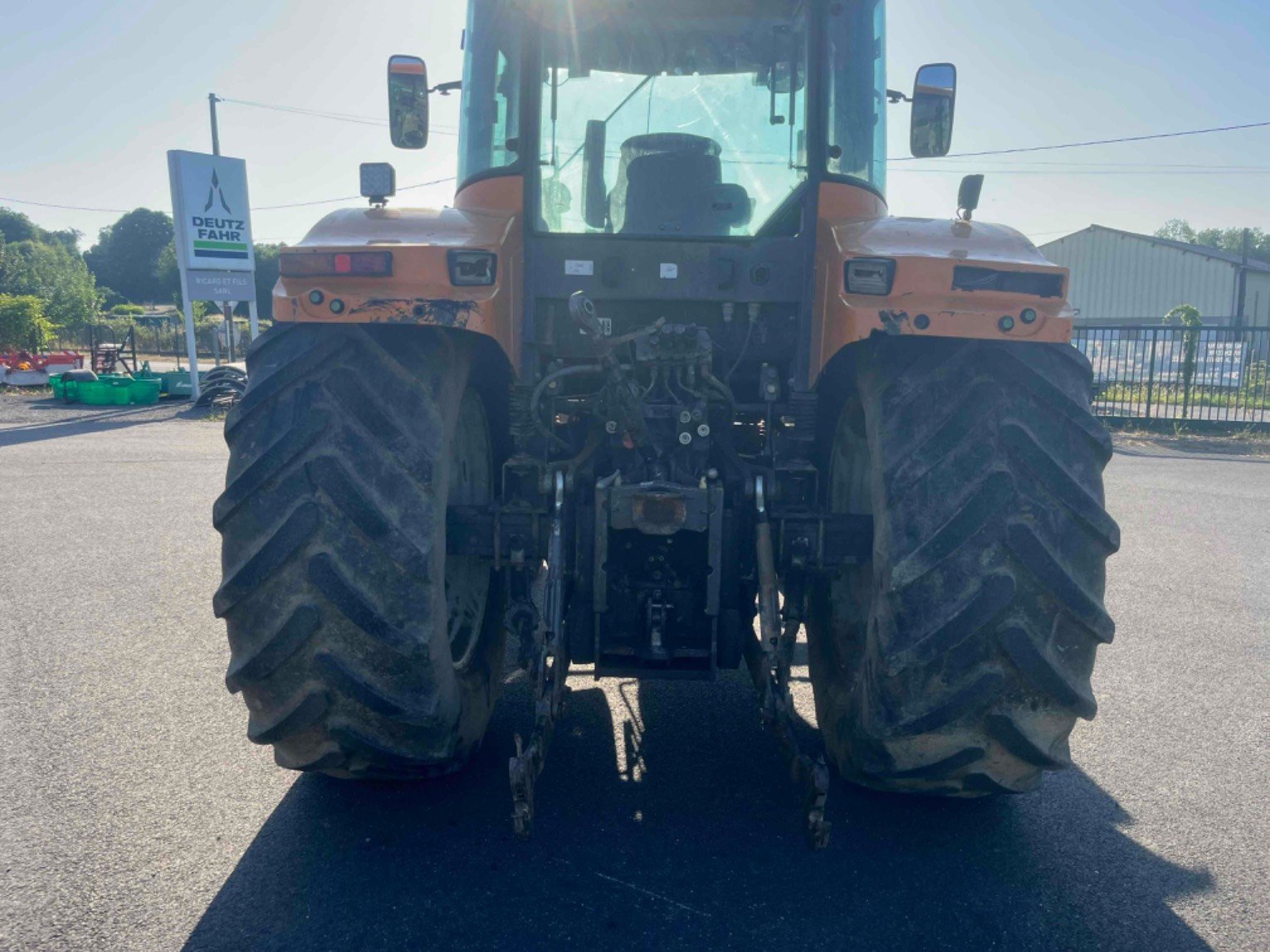 Traktor van het type CLAAS Tracteur agricole ARES 656 RZ Claas, Gebrauchtmaschine in LA SOUTERRAINE (Foto 4)
