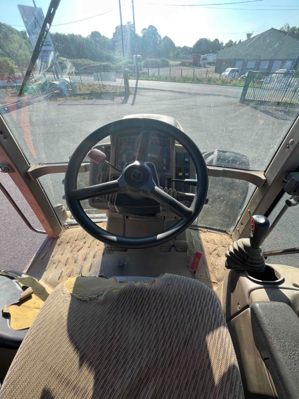 Traktor typu CLAAS Tracteur agricole ARES 656 RZ Claas, Gebrauchtmaschine v LA SOUTERRAINE (Obrázek 11)