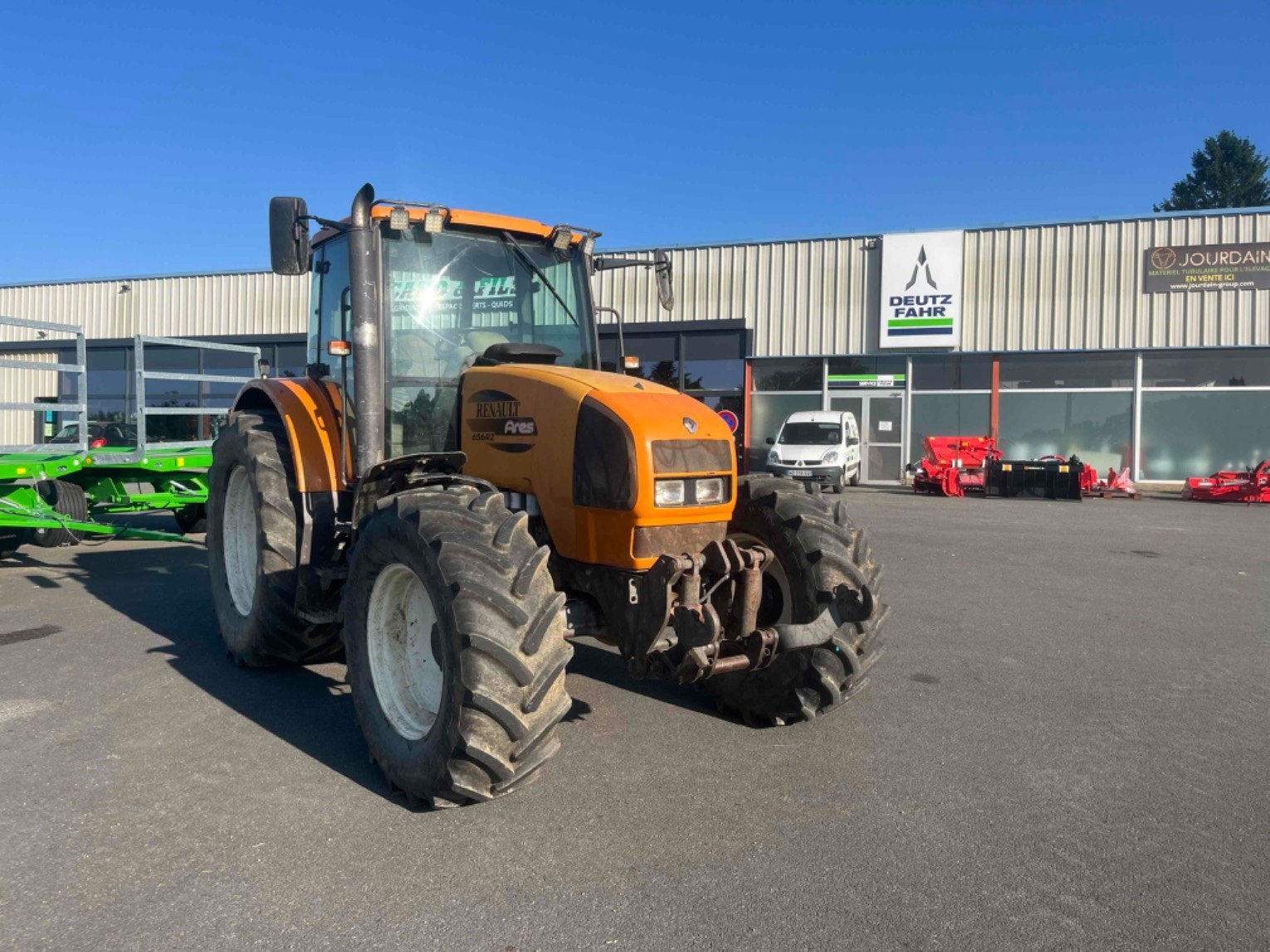 Traktor typu CLAAS Tracteur agricole ARES 656 RZ Claas, Gebrauchtmaschine v LA SOUTERRAINE (Obrázek 2)