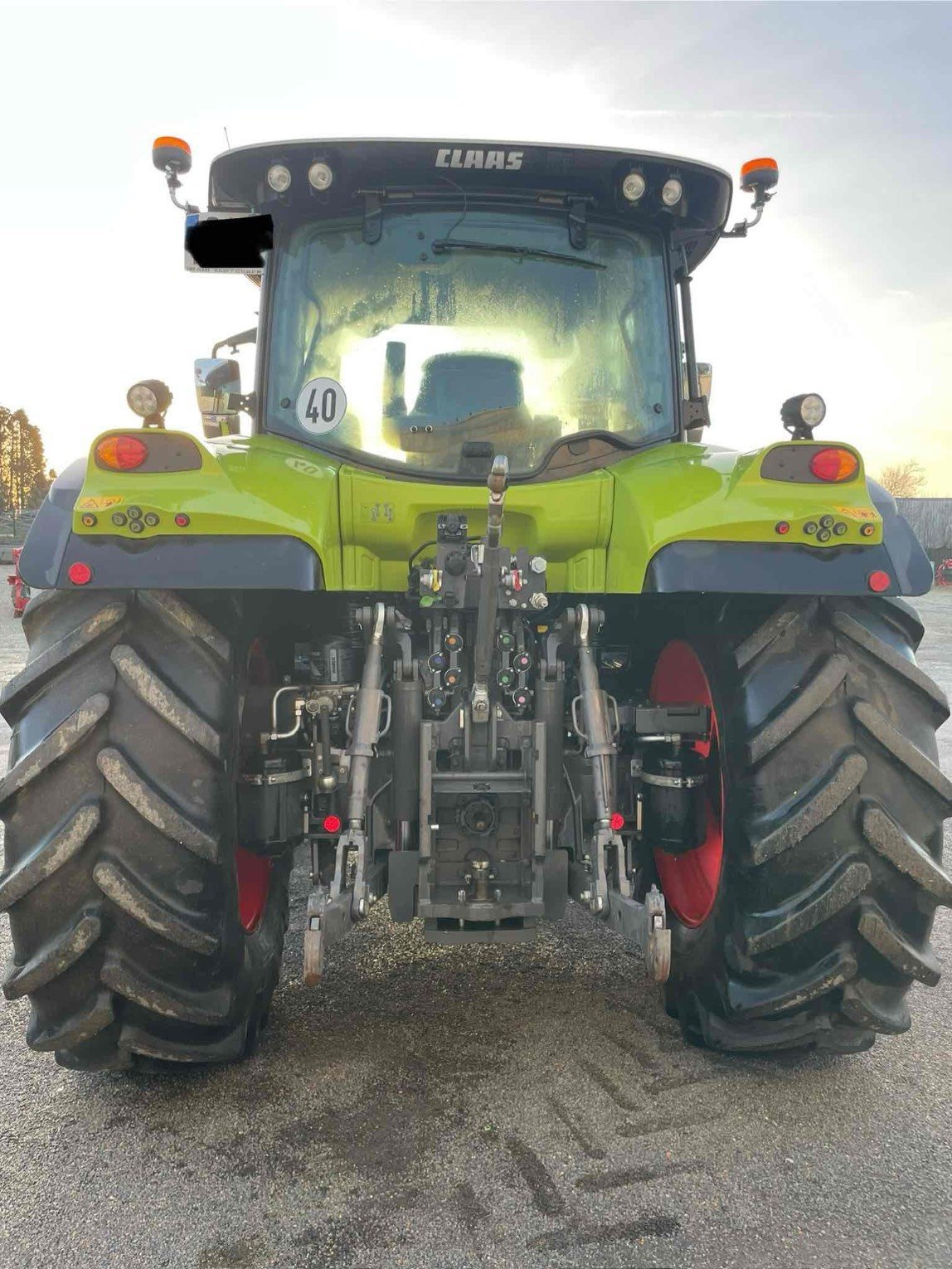 Traktor des Typs CLAAS Tracteur agricole ARION630 4RM Claas, Gebrauchtmaschine in SAINT CLAIR SUR ELLE (Bild 4)