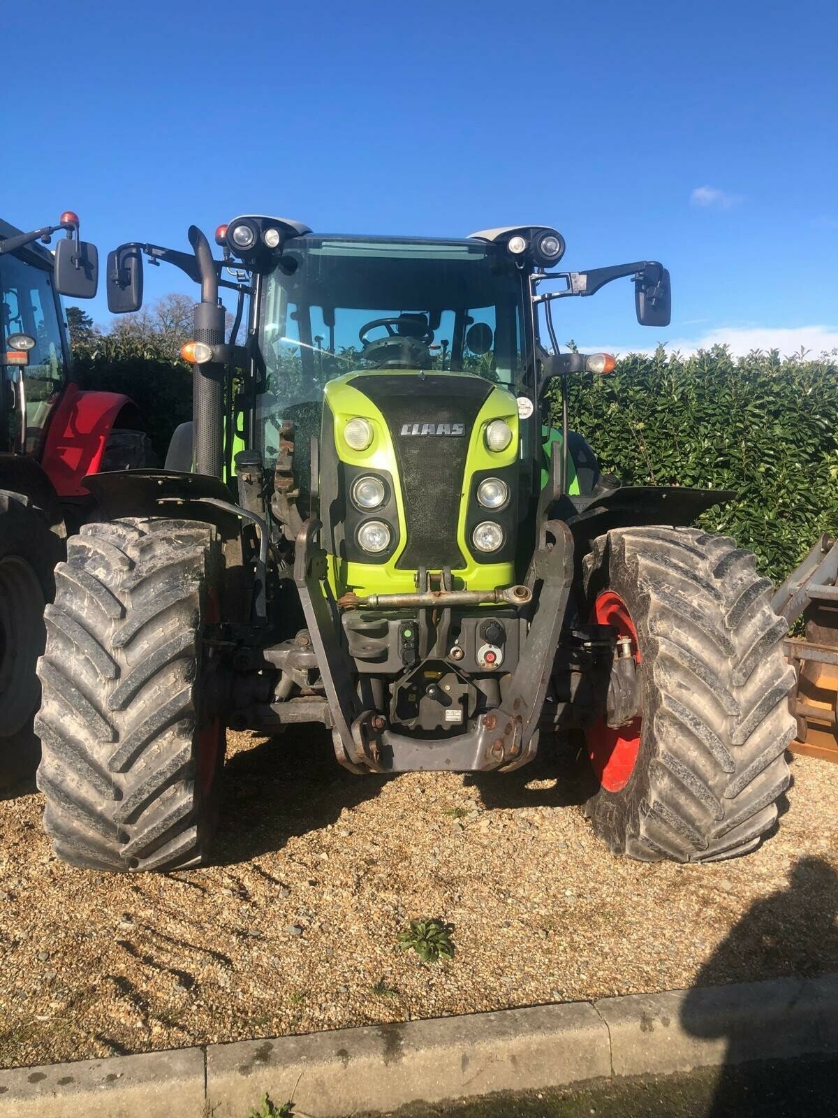 Traktor от тип CLAAS TRACTEUR ARION 460, Gebrauchtmaschine в ST CLEMENT DE LA PLACE (Снимка 11)