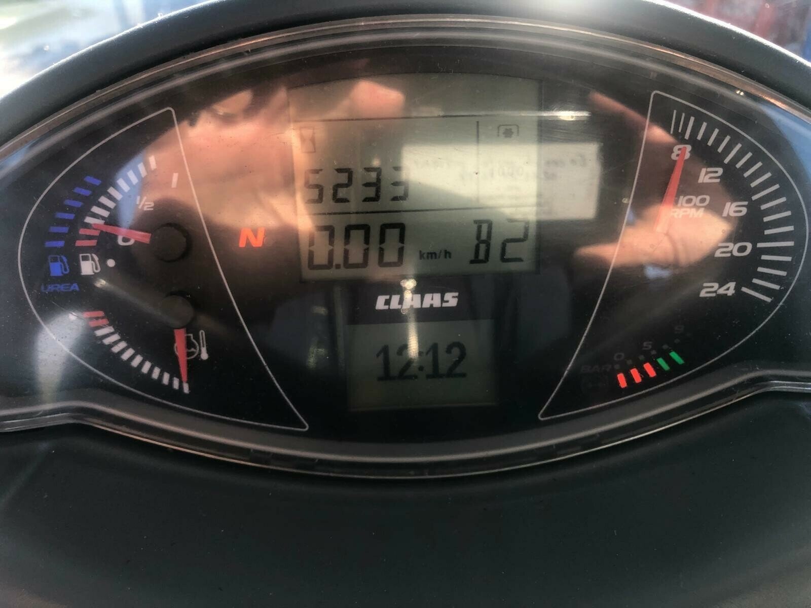 Traktor от тип CLAAS TRACTEUR ARION 460, Gebrauchtmaschine в ST CLEMENT DE LA PLACE (Снимка 8)