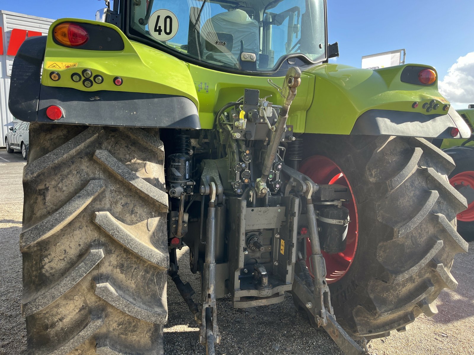 Traktor типа CLAAS TRACTEUR ARION 610 CMATIC, Gebrauchtmaschine в PONTIVY (Фотография 4)