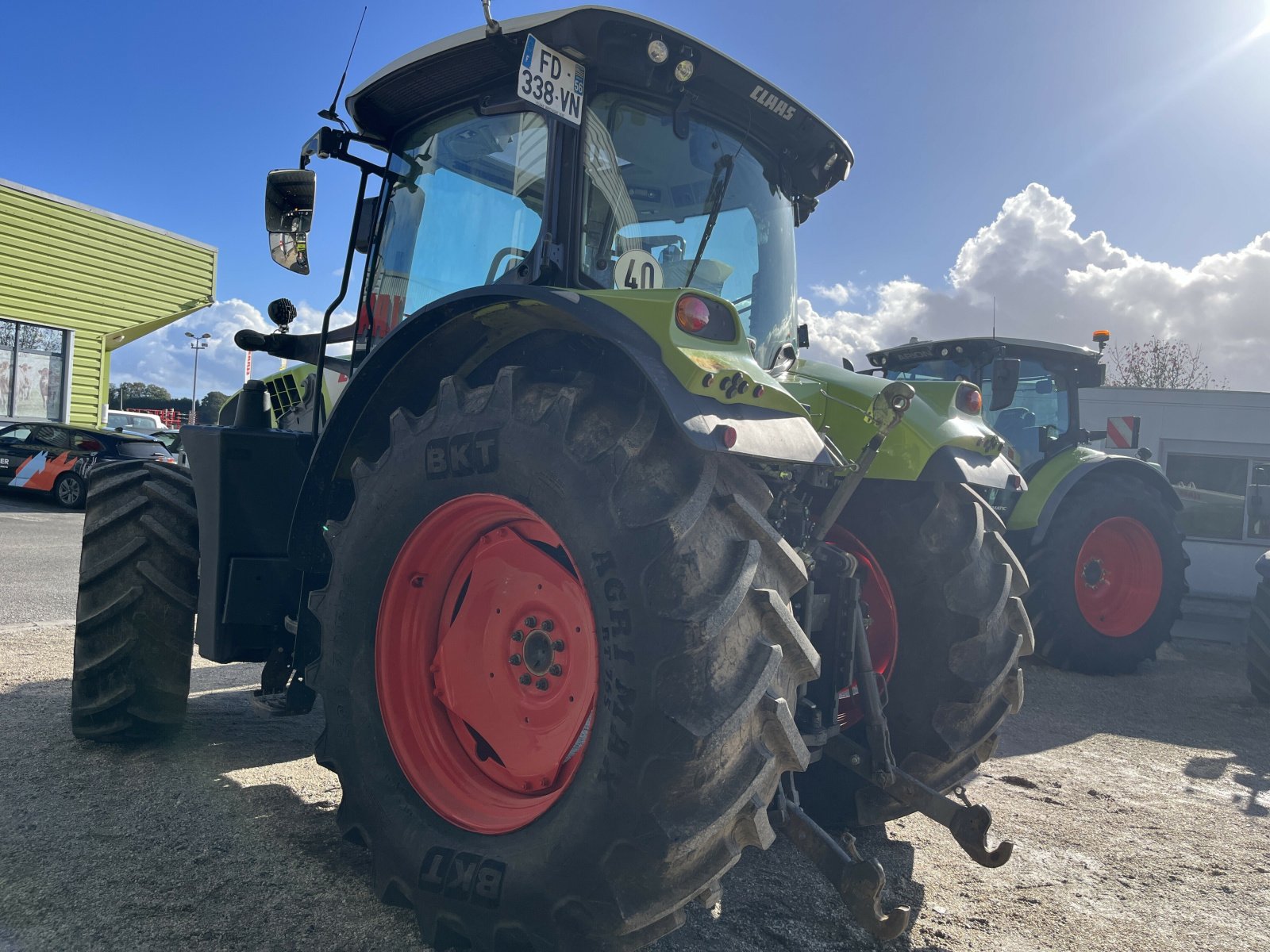 Traktor типа CLAAS TRACTEUR ARION 610 CMATIC, Gebrauchtmaschine в PONTIVY (Фотография 3)