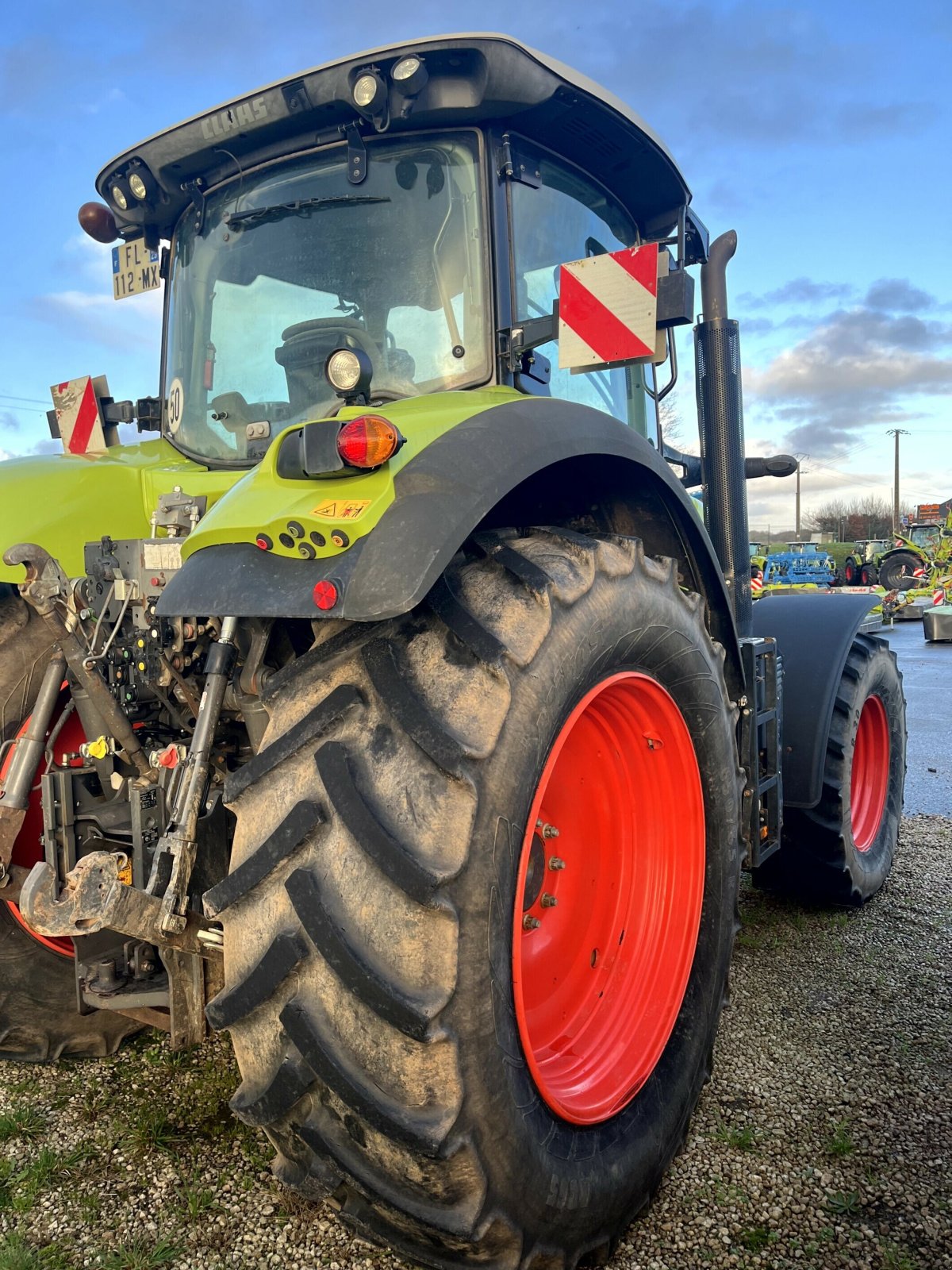 Traktor typu CLAAS TRACTEUR AXION 810  HEXA, Gebrauchtmaschine v PONTIVY (Obrázok 7)