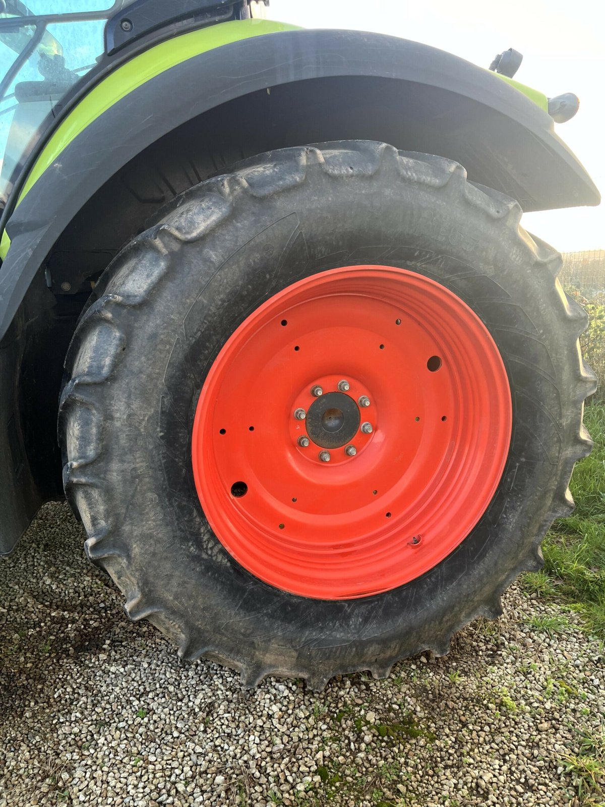 Traktor typu CLAAS TRACTEUR AXION 810  HEXA, Gebrauchtmaschine v PONTIVY (Obrázok 8)