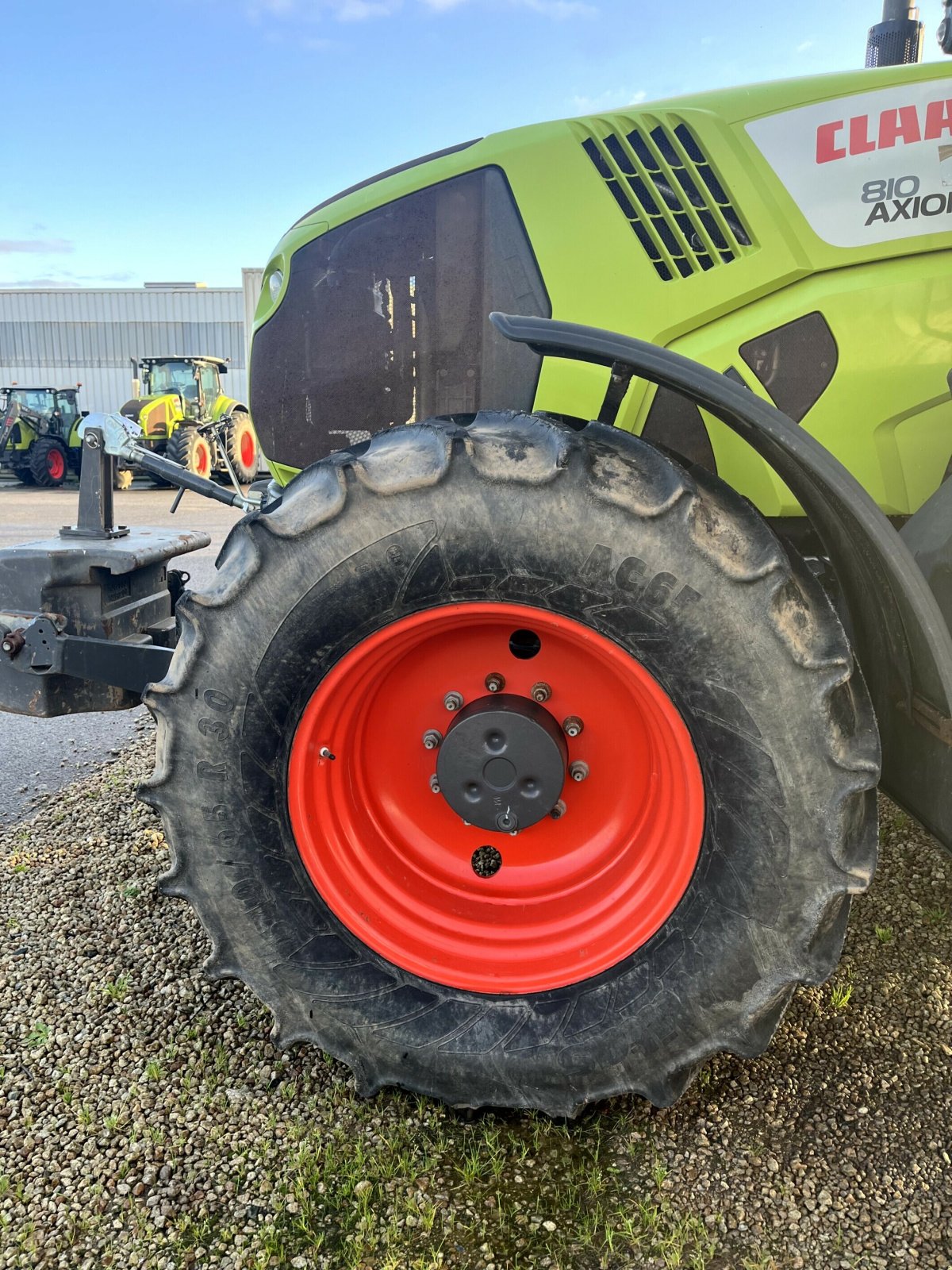 Traktor typu CLAAS TRACTEUR AXION 810  HEXA, Gebrauchtmaschine v PONTIVY (Obrázok 1)