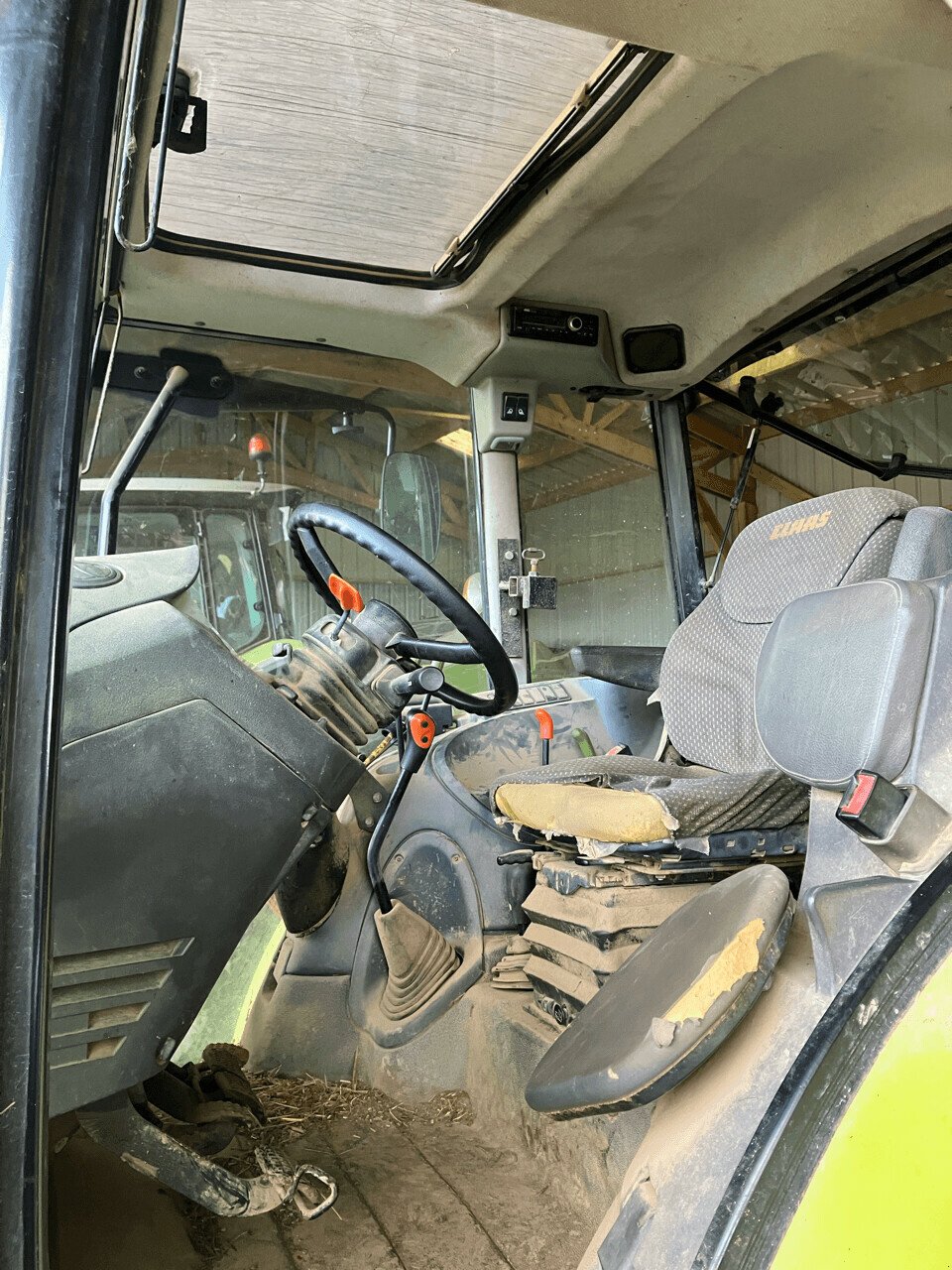 Traktor tip CLAAS TRACTEUR AXOS 330 CX +FL 100, Gebrauchtmaschine in PONTIVY (Poză 3)